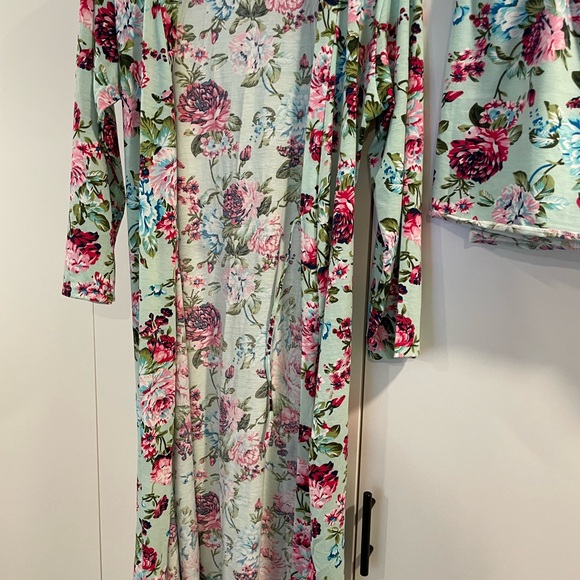 3 PIECE labor/maternity gown, swaddle blanket, and bow - Picture 7 of 13